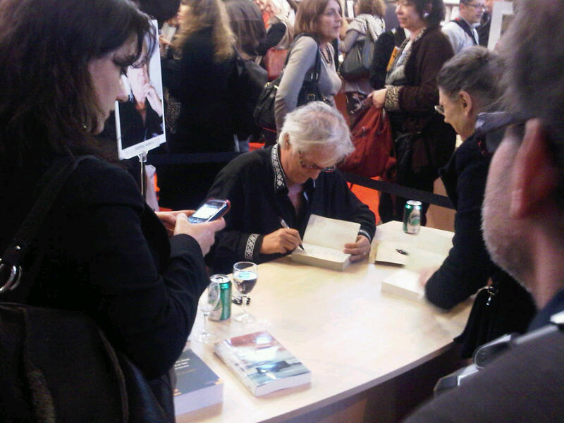 Dédicace de Henning Mankell au Salon du Livre de Paris 2011