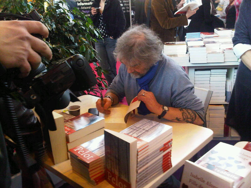 Pierre Pelot en dédicace au Salon du Livre de Paris 2011